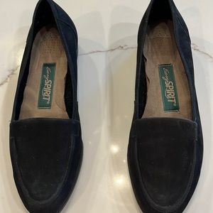 Easy Spirit Flats. Black faux suede. Size 6 never worn